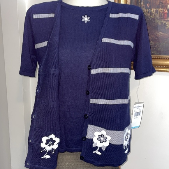 NWT Alfred Dunner Short Sleeve Floral Embroidered Sweater. Large Petite. - Picture 4 of 14